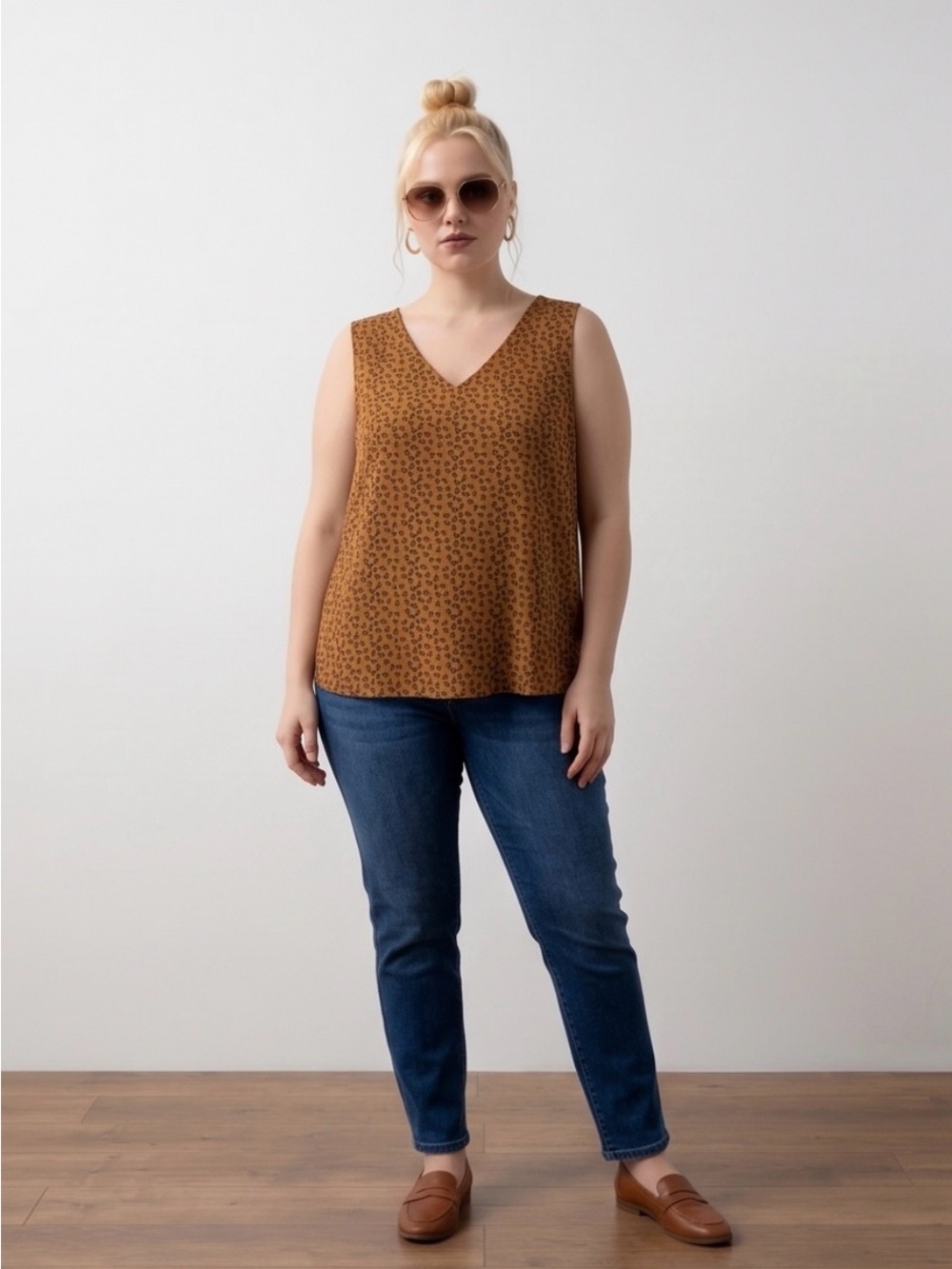 NWT Amazon Essentials Camel Floral V-Neck Sleeveless Blouse Women’s XXL